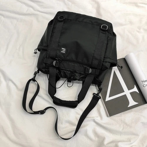 Lightweight men's shoulder bag for everyday carry