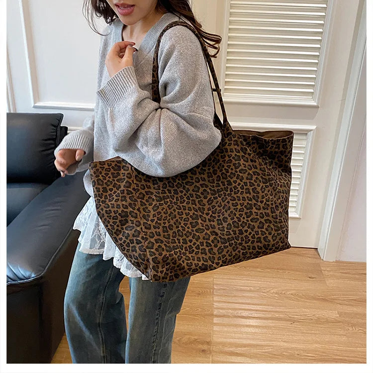 Women’s leopard print bucket shoulder bag