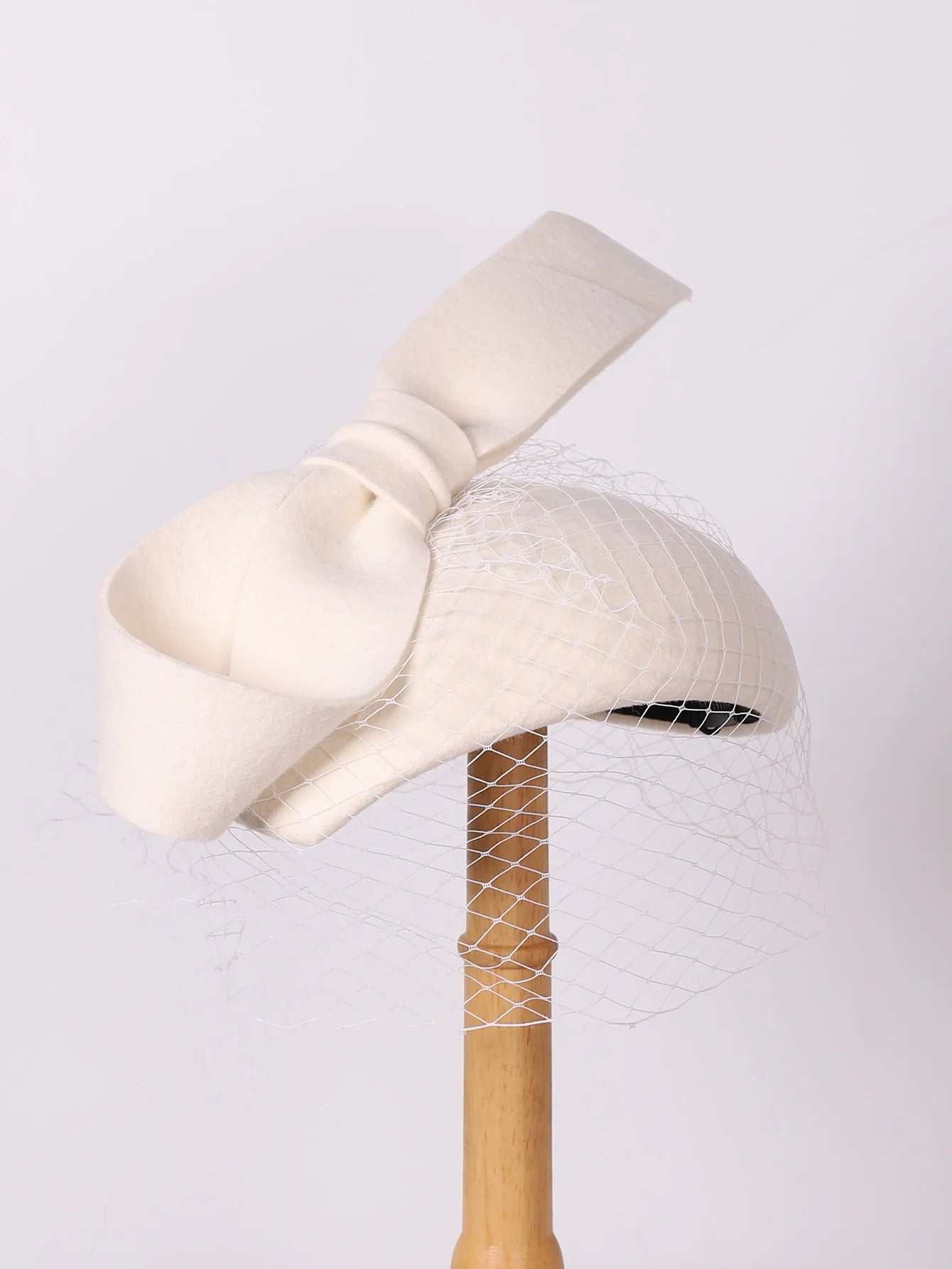 Women’s wool felt bow beret
