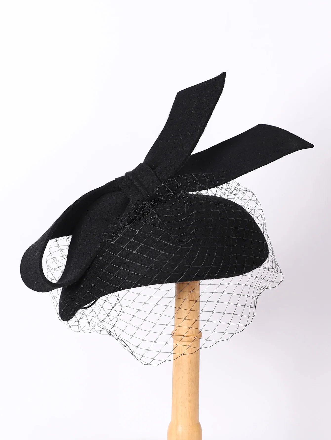 Women’s wool felt bow beret