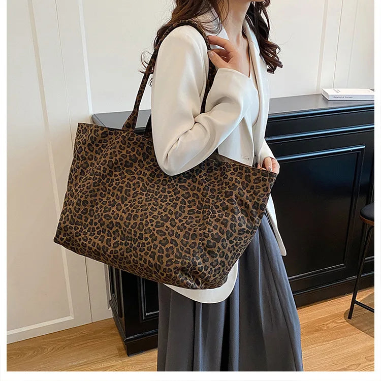 Women’s leopard print bucket shoulder bag