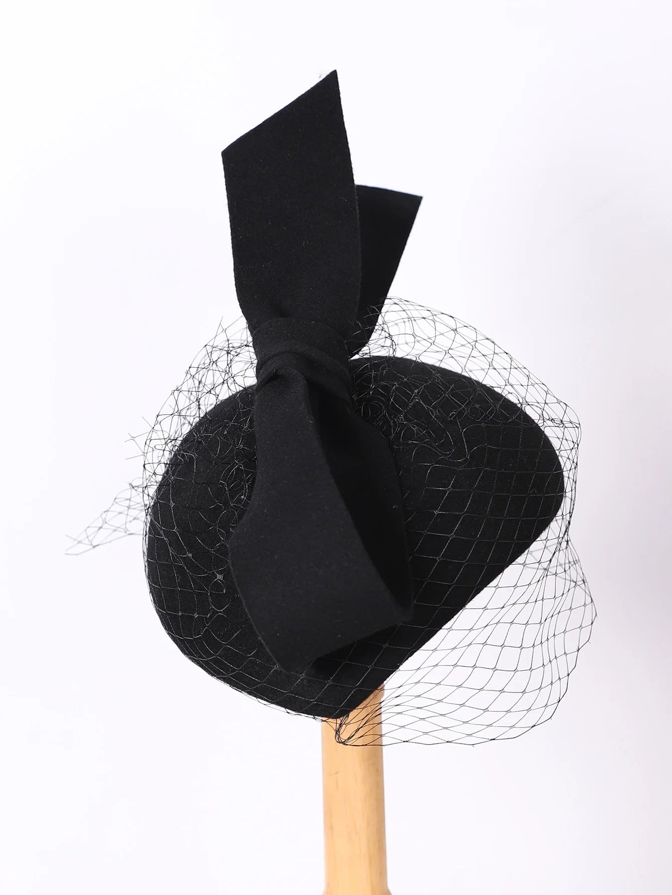 Women’s wool felt bow beret
