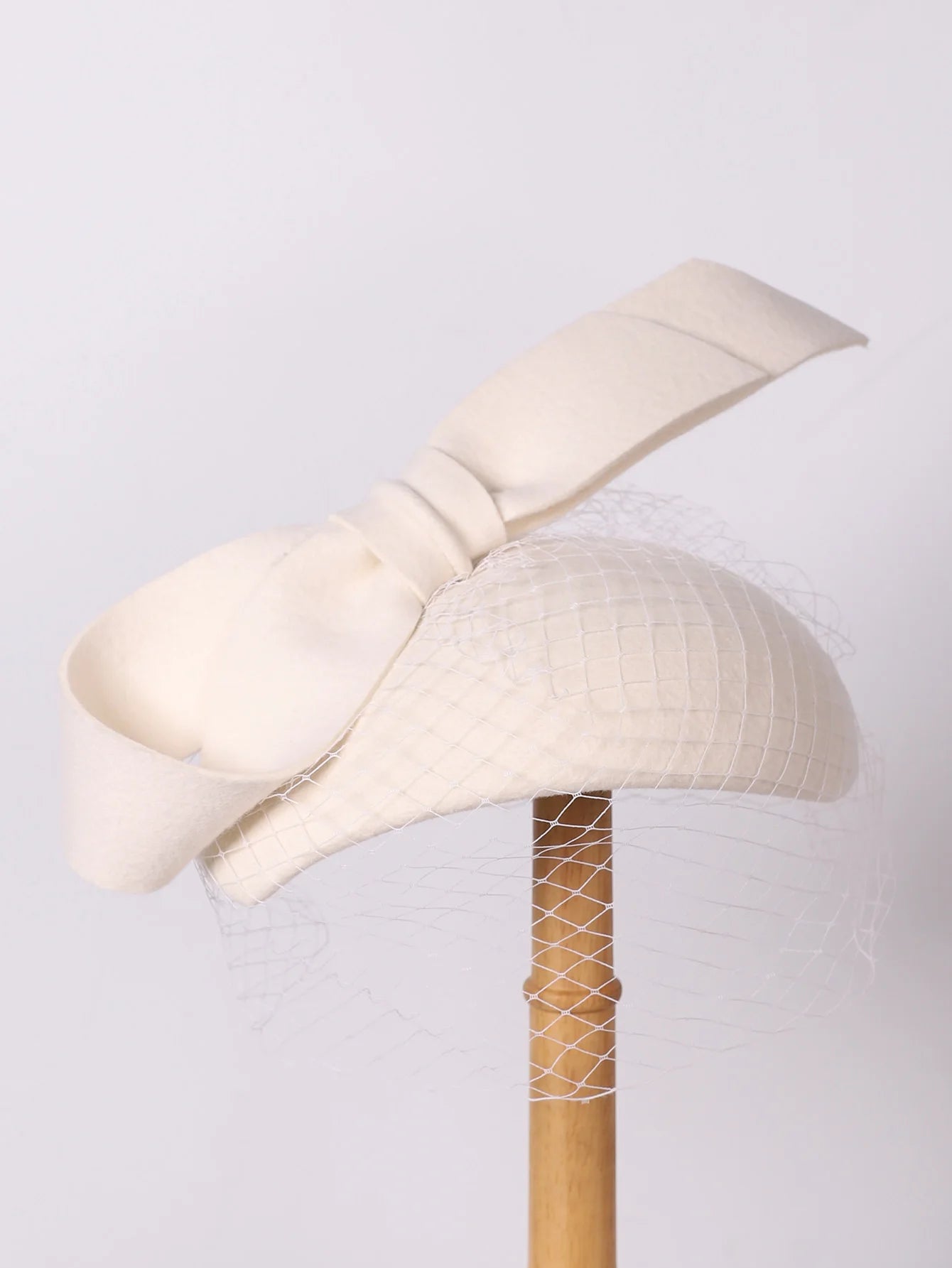 Women’s wool felt bow beret