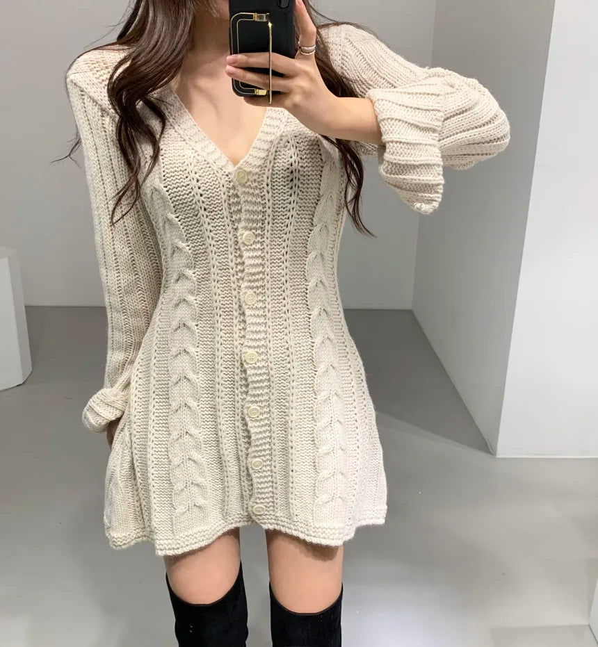 Women’s fitted V-neck knit sweater dress - 3KDyn