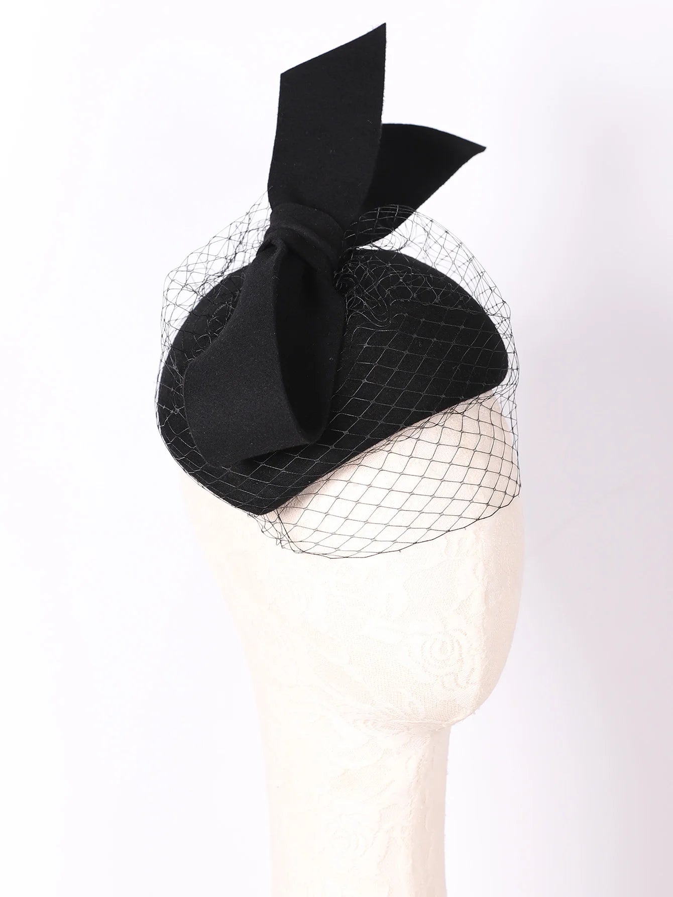 Women’s wool felt bow beret