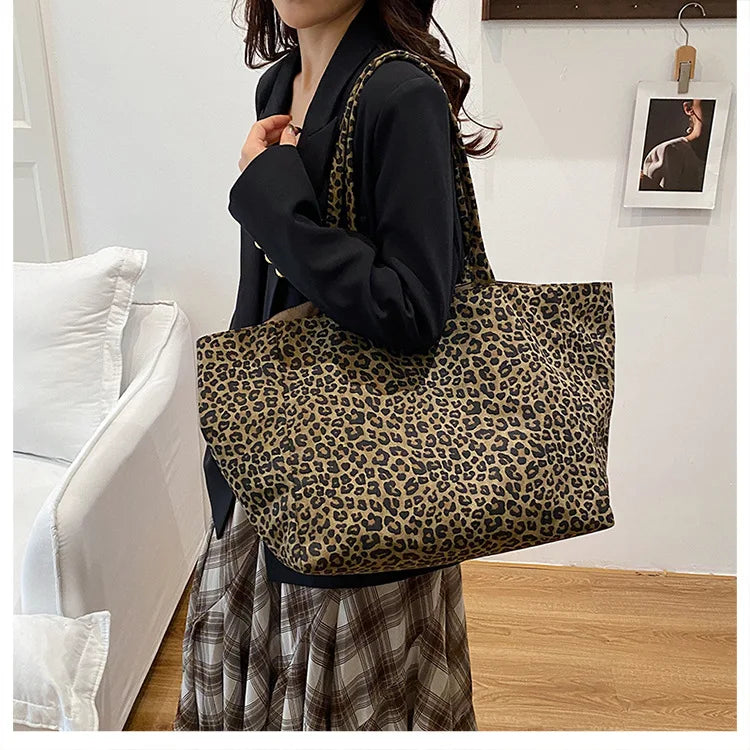 Women’s leopard print bucket shoulder bag