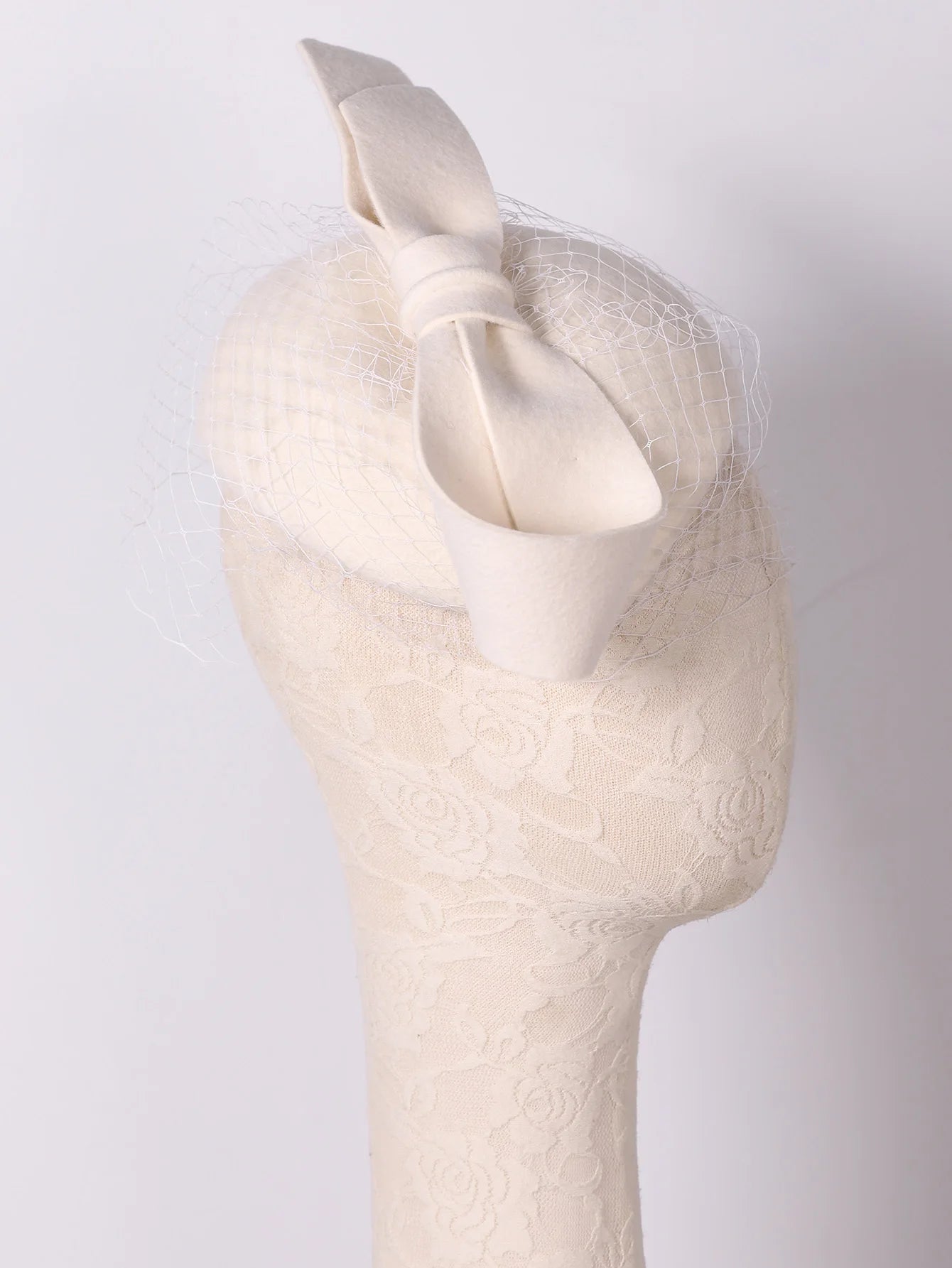 Women’s wool felt bow beret